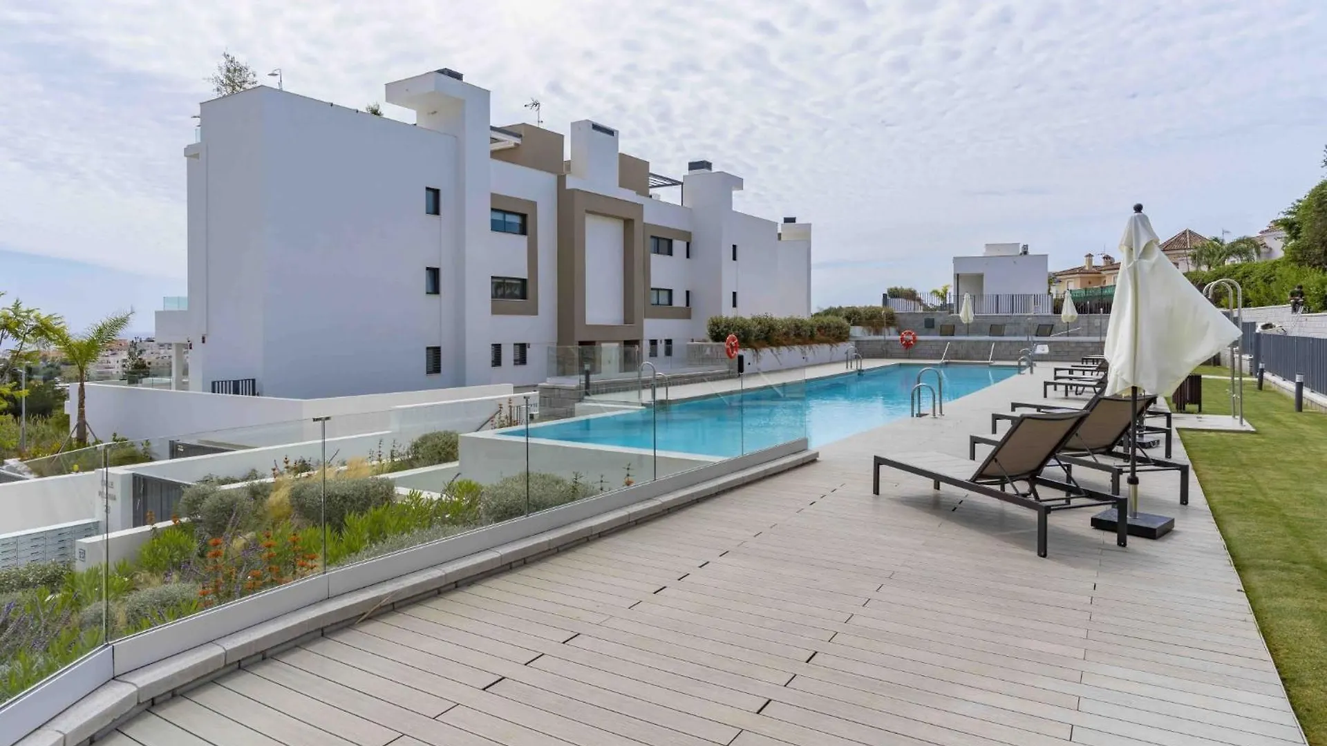 Charming 3 Bedroom Apartment In Estepona Close To The Sea Spain