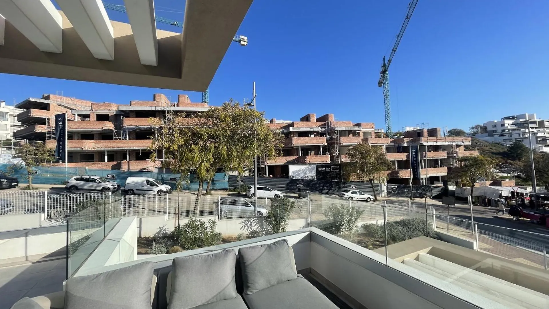 Charming 3 Bedroom Apartment In Estepona Close To The Sea