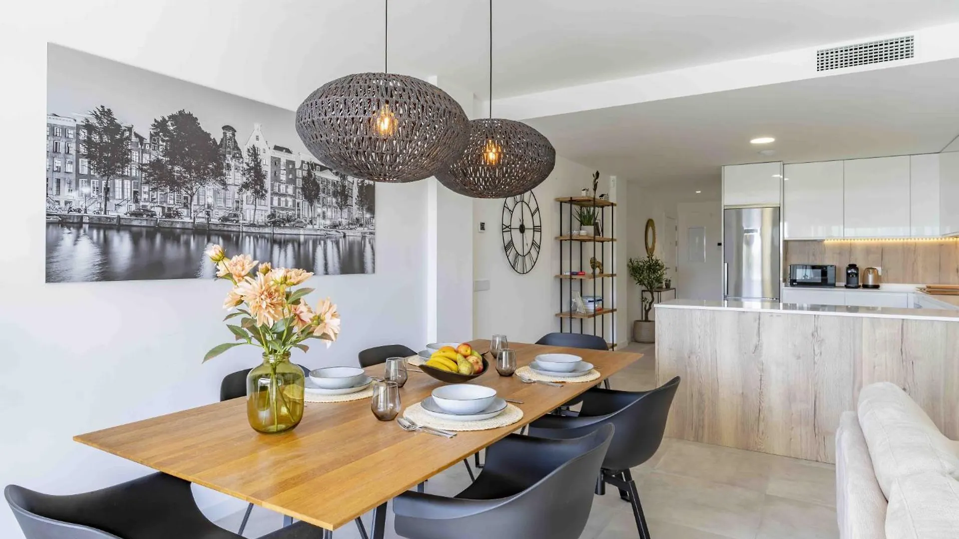 Charming 3 Bedroom Apartment In Estepona Close To The Sea 0*,