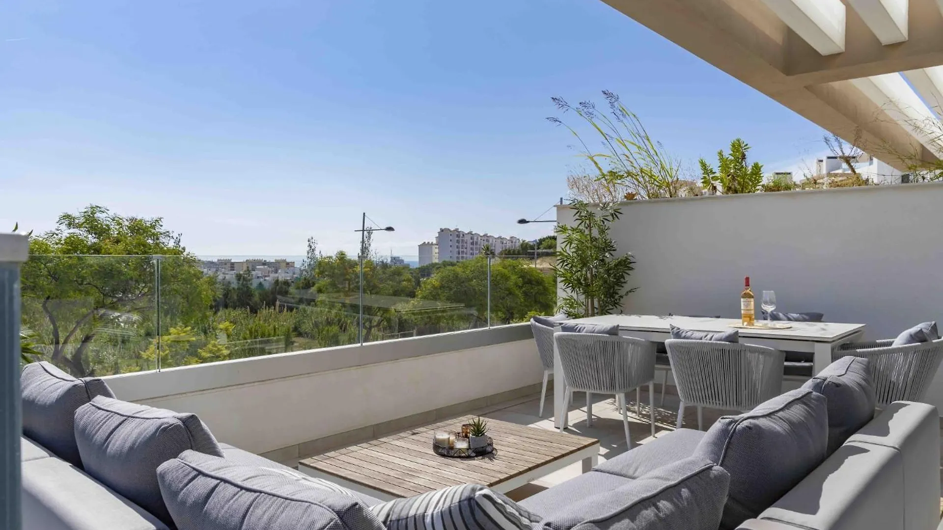 Charming 3 Bedroom Apartment In Estepona Close To The Sea 0*,