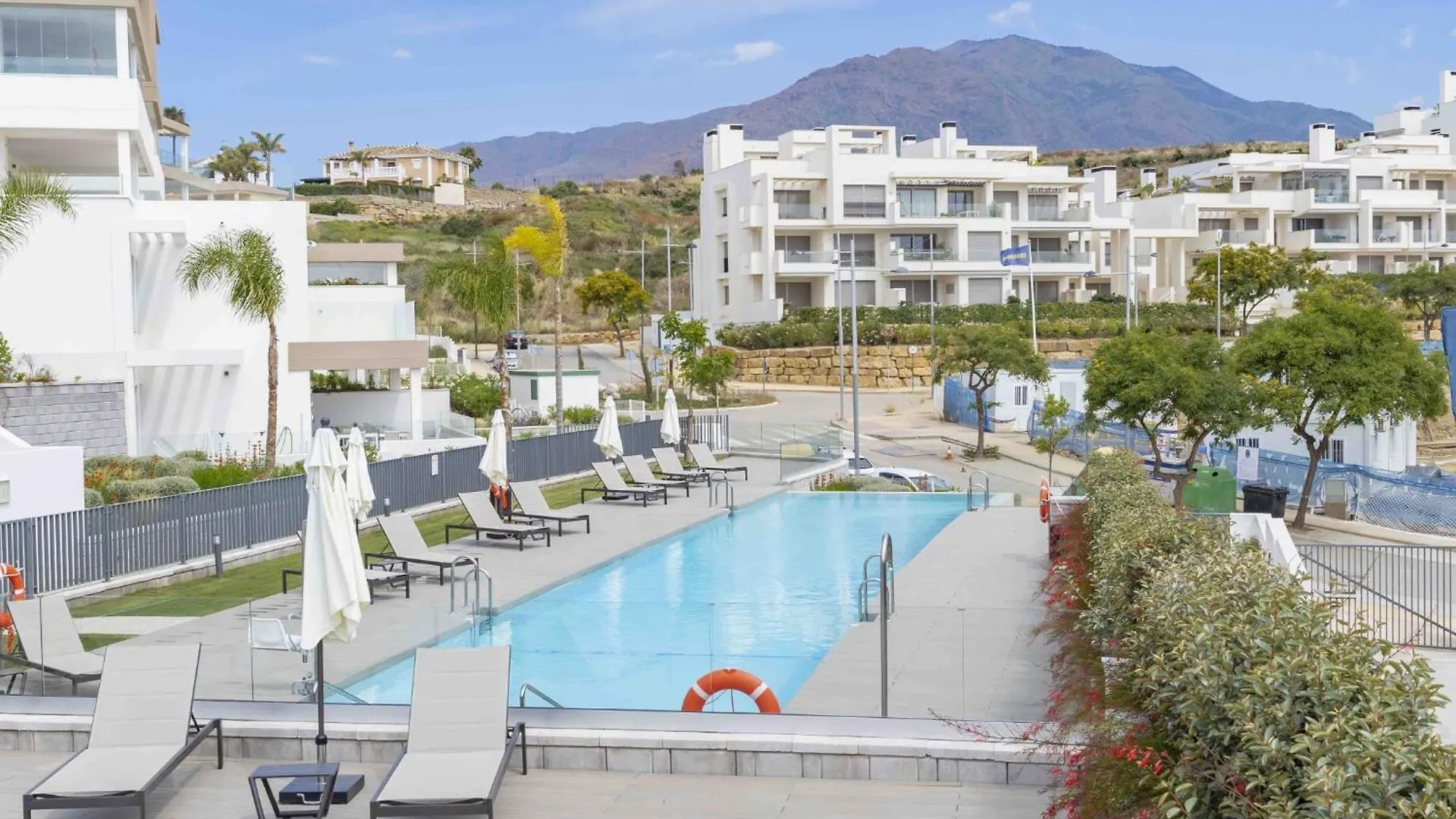 Charming 3 Bedroom Apartment In Estepona Close To The Sea